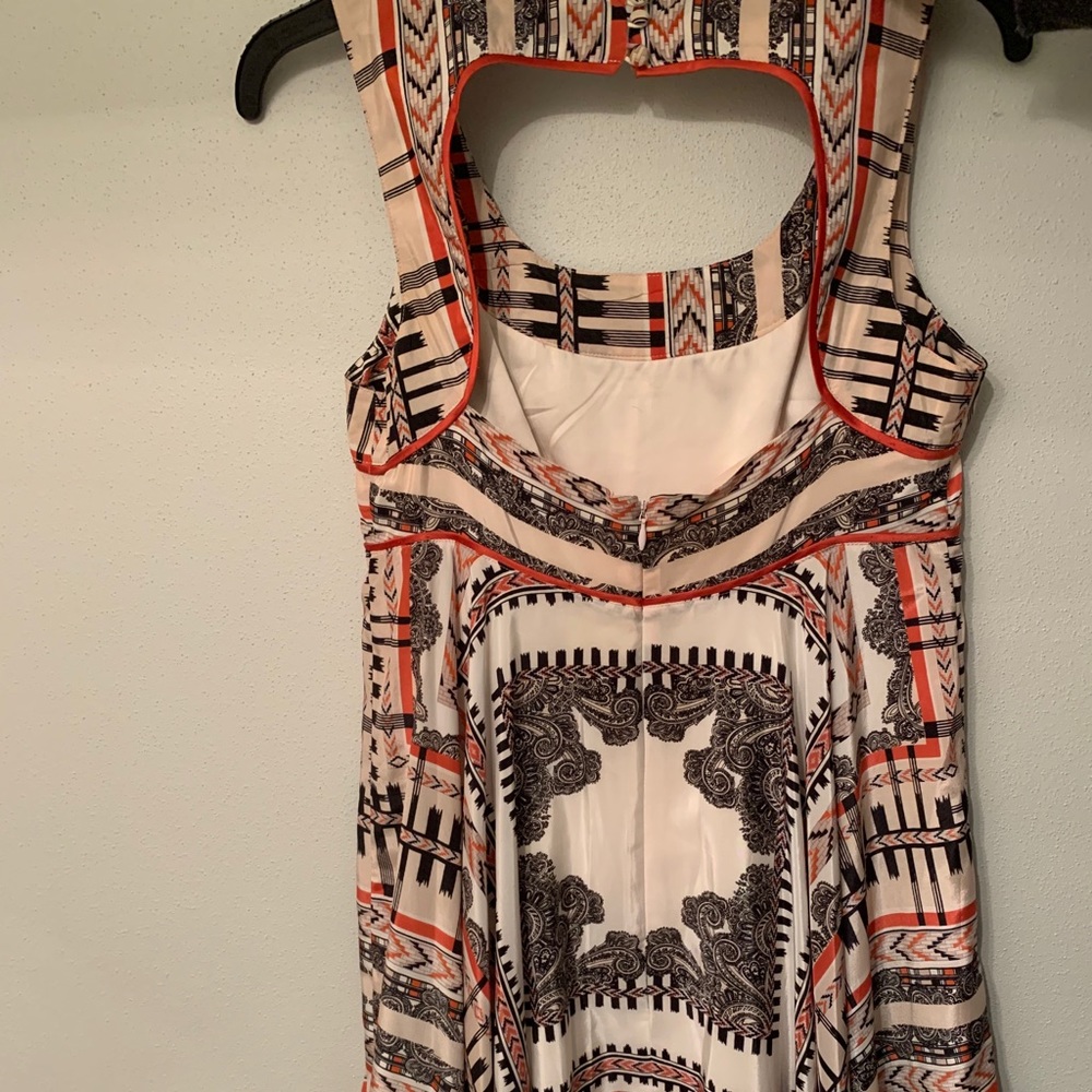 Patterned Dress - Picture 3 of 4